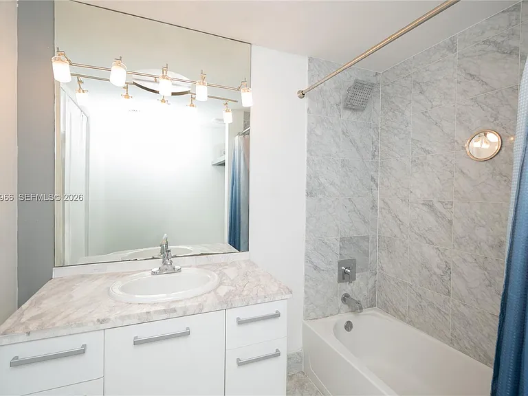 253 NE 2nd St #315 — Photo 8