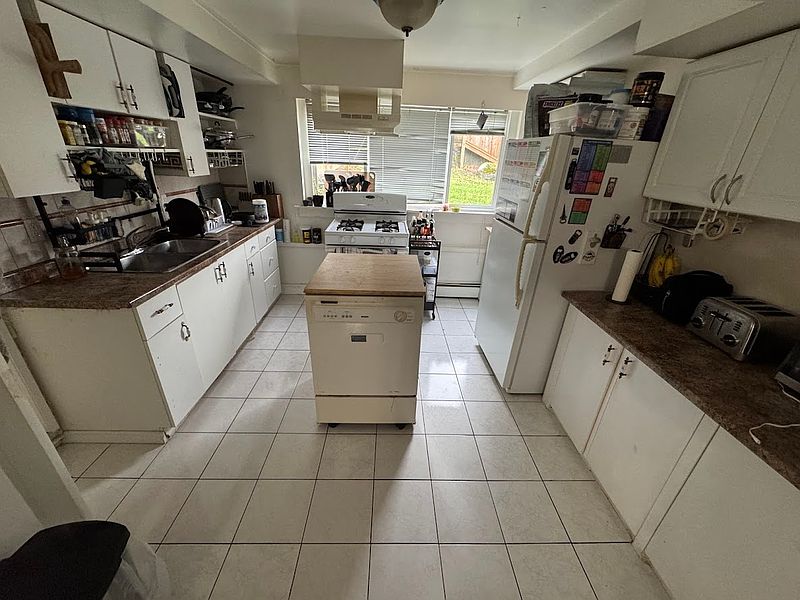 Burnaby Apartment for rent - 3 Bedrooms — photo 4