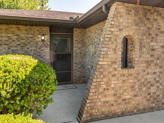 4th image of 3156 Pueblo Dr