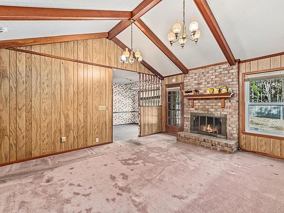 3rd image of 219 Foxborough Rd