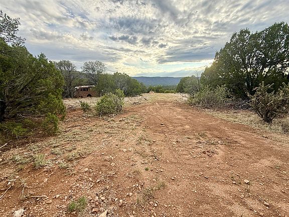 5th image of 112 River Rd