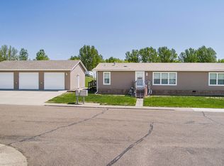 1024 Gall Dr, Hazen, ND 58545