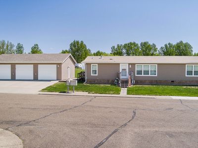 1024 Gall Dr, Hazen, ND, 58545