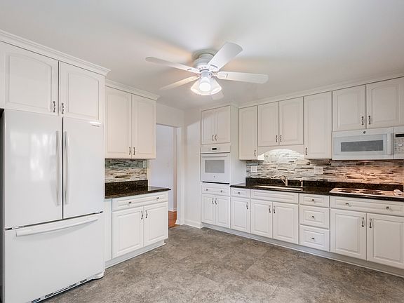 4th image of 251 N Boynton Dr