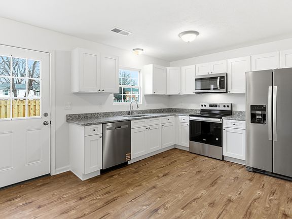 5th image of 233 Nottoway Dr