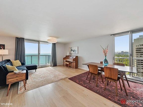 Living Room / Dining Room