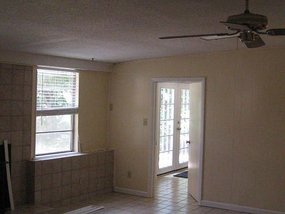 4th image of 1424 Suffolk Dr