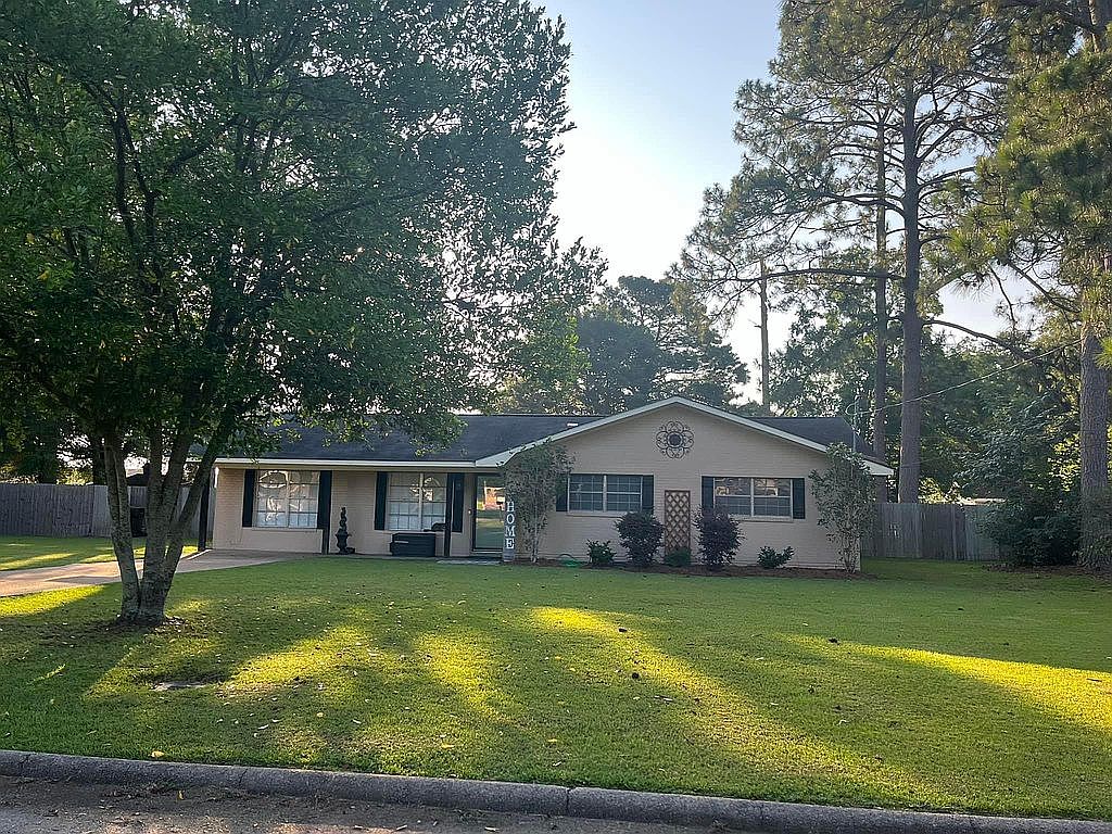 109 Myrick St, Headland, AL 36345 Zillow
