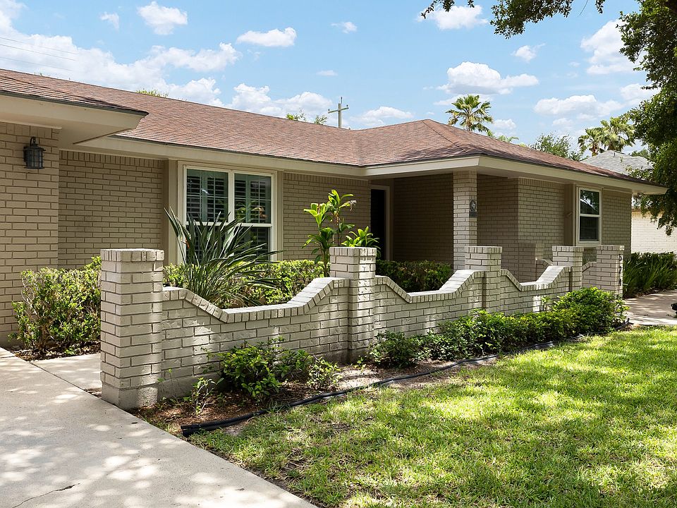 1st image of 524 Palm Valley Dr E