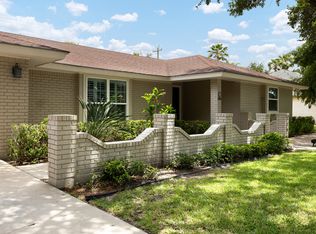 524 Palm Valley Dr E, Palm Valley, TX 78552