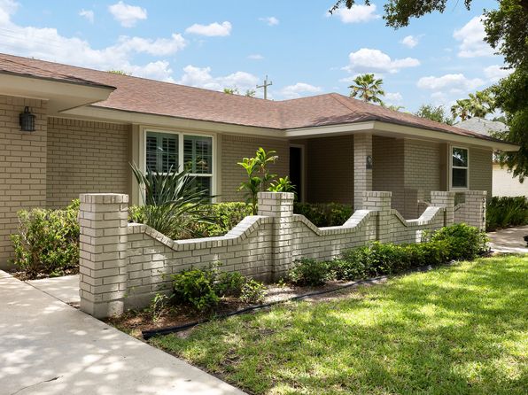 524 Palm Valley Dr E