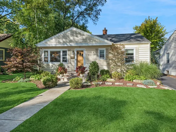 738 Pleasant Ave, Glen Ellyn, IL 60137