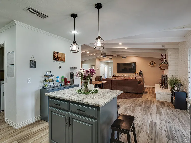 303 Chris Dr — Photo 12