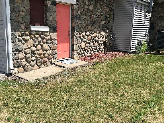 2nd image of 400 E Houghton Ave