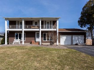 6189 Crestview Dr, North Syracuse, NY 13212