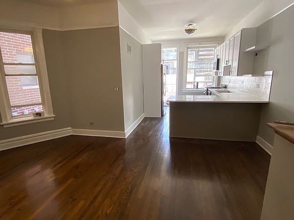 4th image of 3759 N Wilton Ave