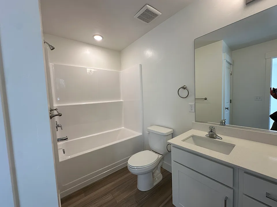 Main Bedroom Bath