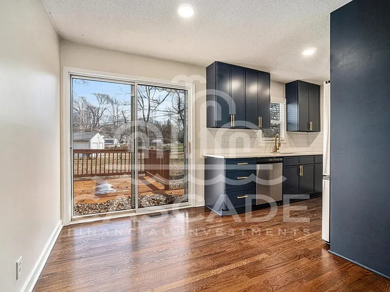 403 NW Village Dr — Photo 6