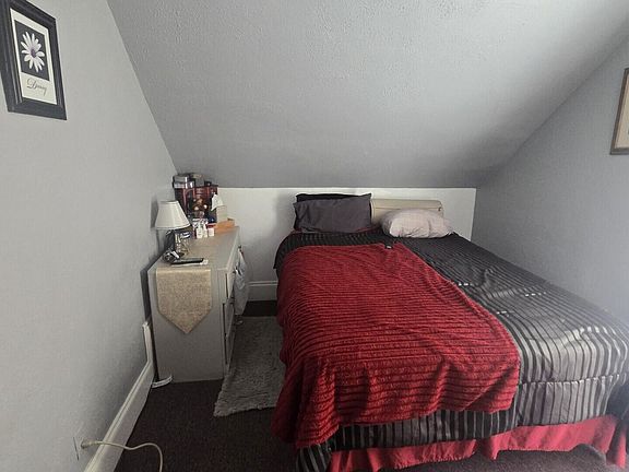 3rd image of 147 W Addison St