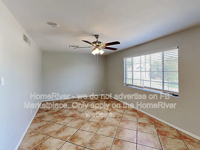 3 bed, 2.0 bath, 1447 sqft, $1,885 — Photo 2