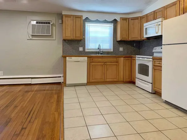 31 Smith Plaza, 31 Smith St Unit 3, Marblehead, MA 01945