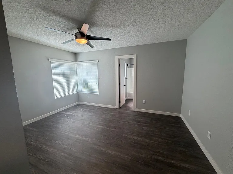 The James Apartments — Photo 100
