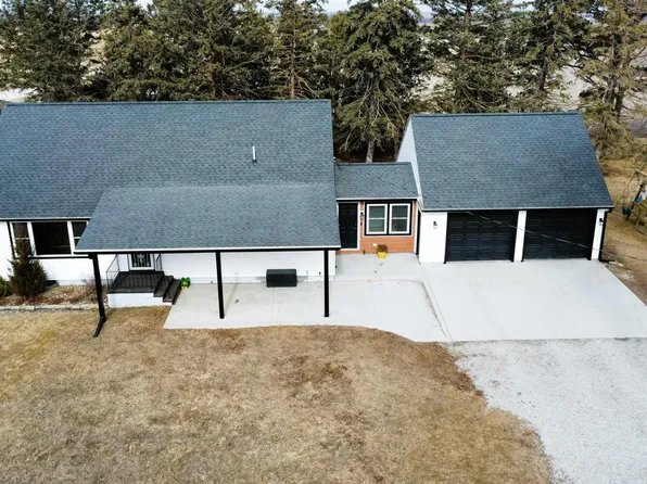 5460 11th Ave, Dysart, IA 52224