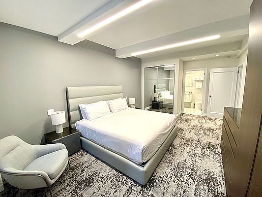 5th image of 111 E 56th St #1105