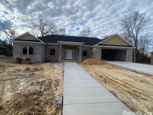 1297 Essex Dr, Benton, AR 72019