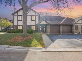 1054 Harbour Ct APT 1A, Wheeling, IL 60090