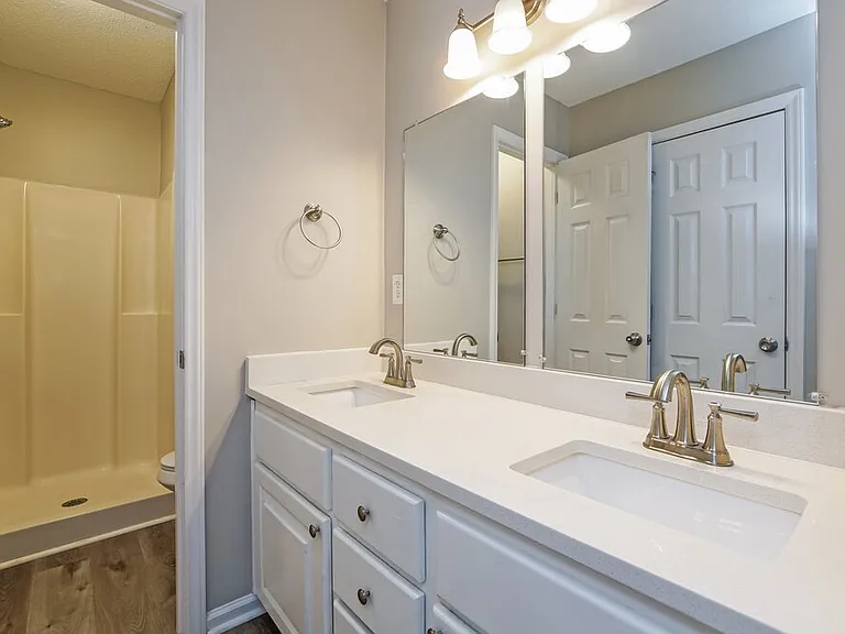 3007 Brittany Dr — Photo 11