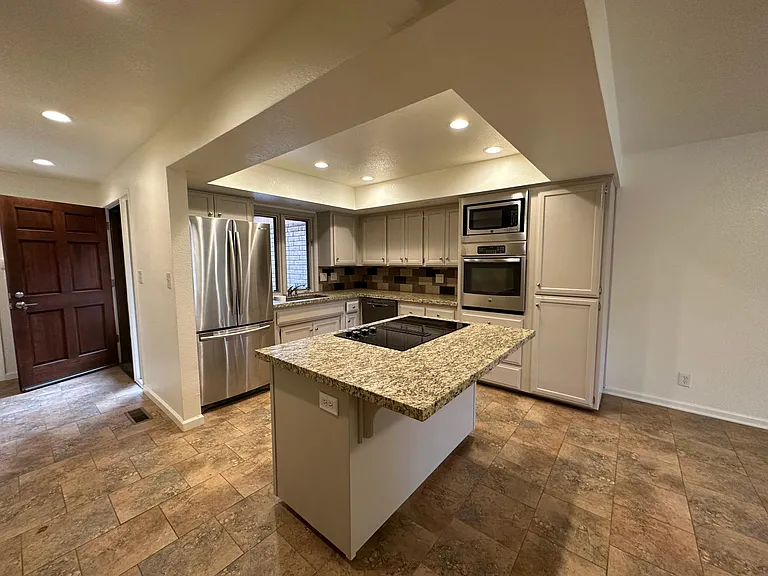 2031 Sunburst Way — Photo 4