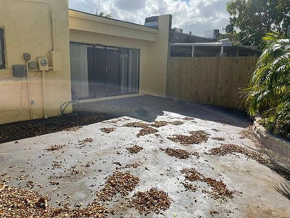 5th image of 207 NW 46th Ct