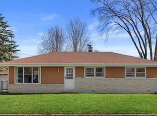 W244N6562 Grogan Dr, Sussex, WI 53089