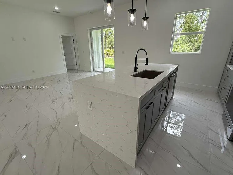 723 Epps Brown St E — Photo 9