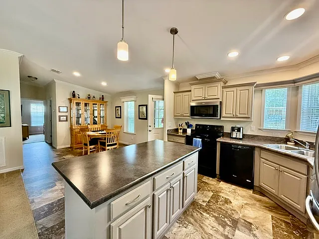 47 Valley Dr — Photo 6