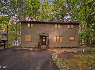132 Spruce Lake Dr, Milford, PA 18337