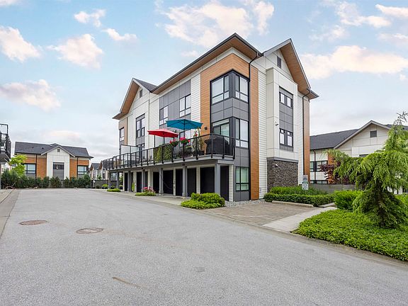 2nd image of 15111 Edmund Dr #123