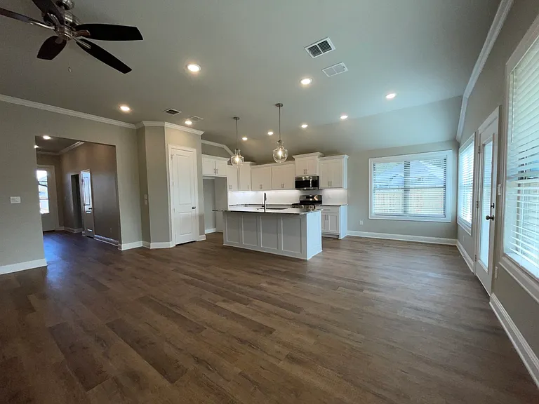 10008 Dayspring Dr — Photo 2