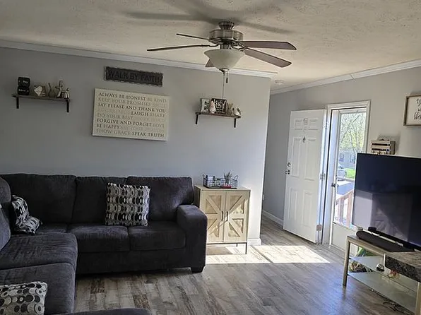 4225 Swan Dr, Dubuque, IA 52001