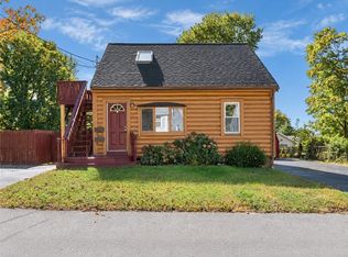 17 Padelford Ave E, Riverside, RI 02915
