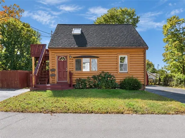 17 Padelford Ave E, Riverside, RI 02915