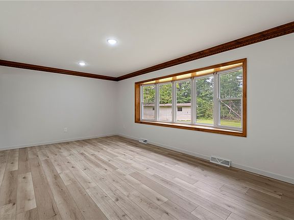 3rd image of 175 Mason Rd