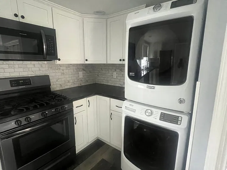 512 Blaine St — Photo 3