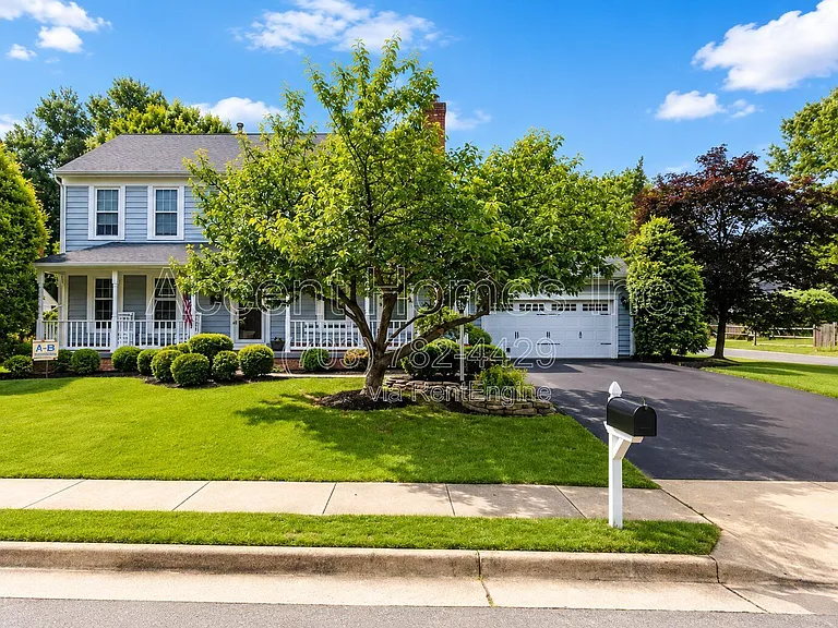 8942 Kenilworth Dr — Photo 1