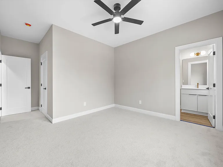 401 Lee St — Photo 24