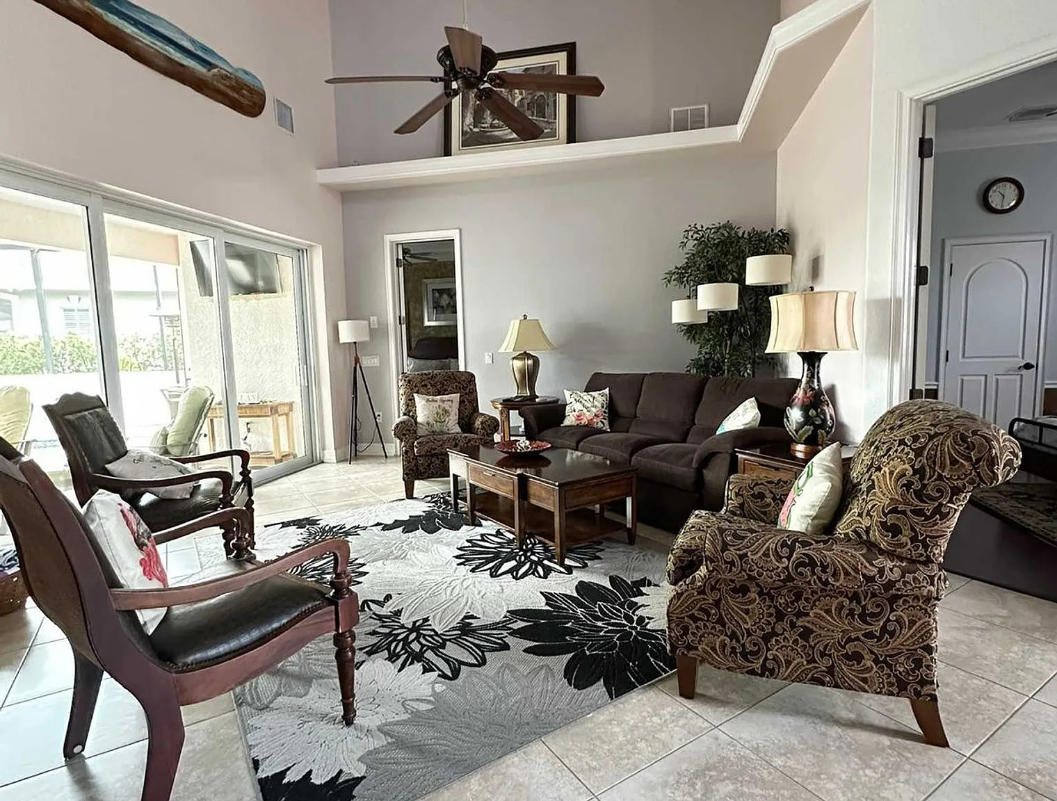 5 bed, 3.0 bath, 3745 sqft, $10,860 — Photo 2