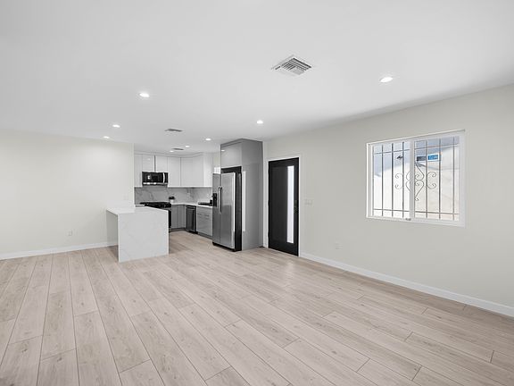 5th image of 823 E Verdugo Ave