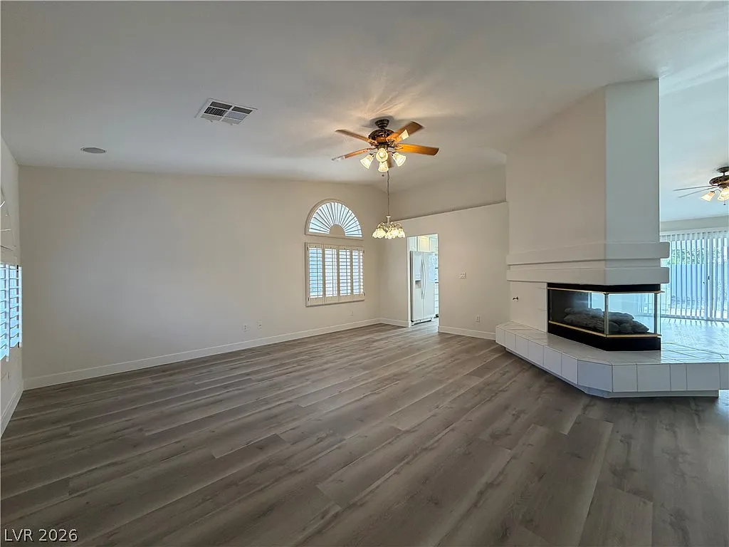 3 bed, 2.0 bath, 1787 sqft, $2,100 — Photo 3