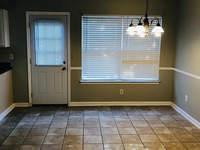 323 Goldenrod Dr — Photo 5